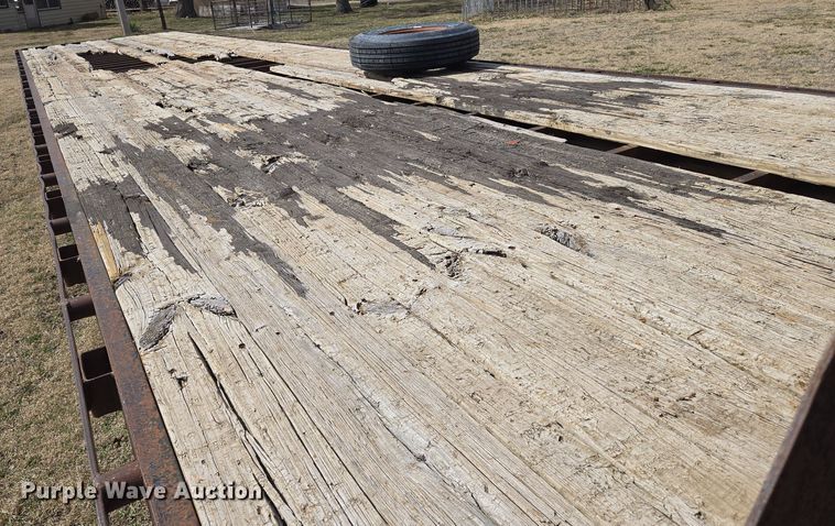 image for item EN8705 2005 LB Trailer equipment trailer