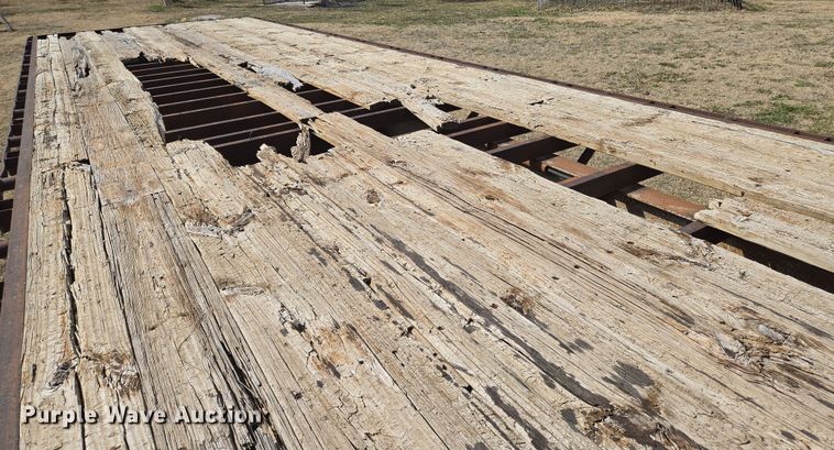 image for item EN8705 2005 LB Trailer equipment trailer