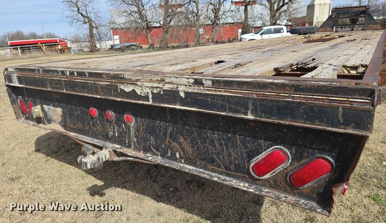 image for item EN8705 2005 LB Trailer equipment trailer