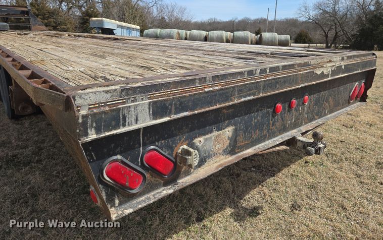 image for item EN8705 2005 LB Trailer equipment trailer