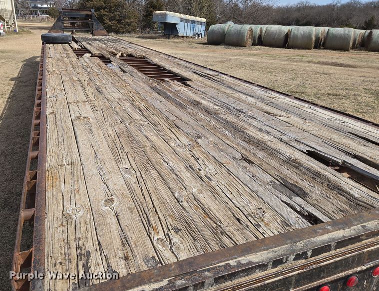 image for item EN8705 2005 LB Trailer equipment trailer