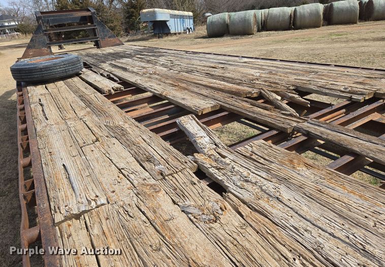 image for item EN8705 2005 LB Trailer equipment trailer