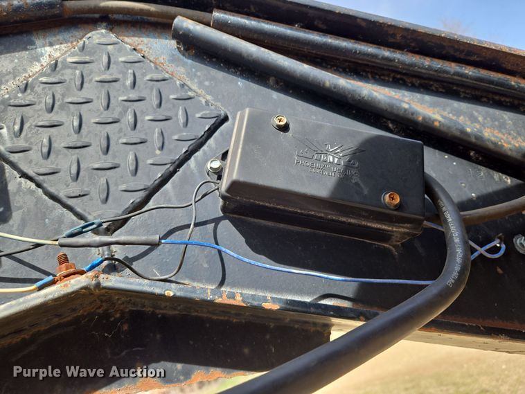 image for item EN8705 2005 LB Trailer equipment trailer