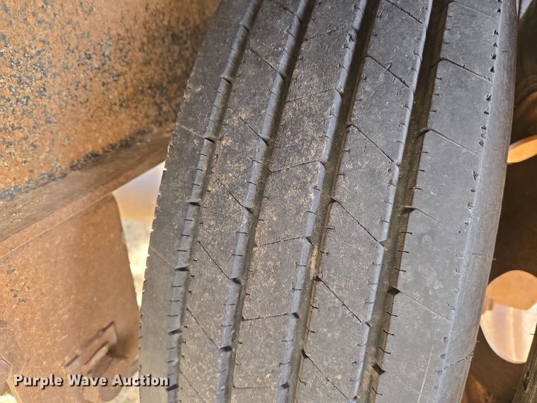 image for item EN8705 2005 LB Trailer equipment trailer