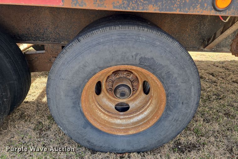 image for item EN8705 2005 LB Trailer equipment trailer