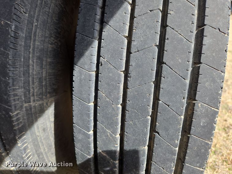 image for item EN8705 2005 LB Trailer equipment trailer