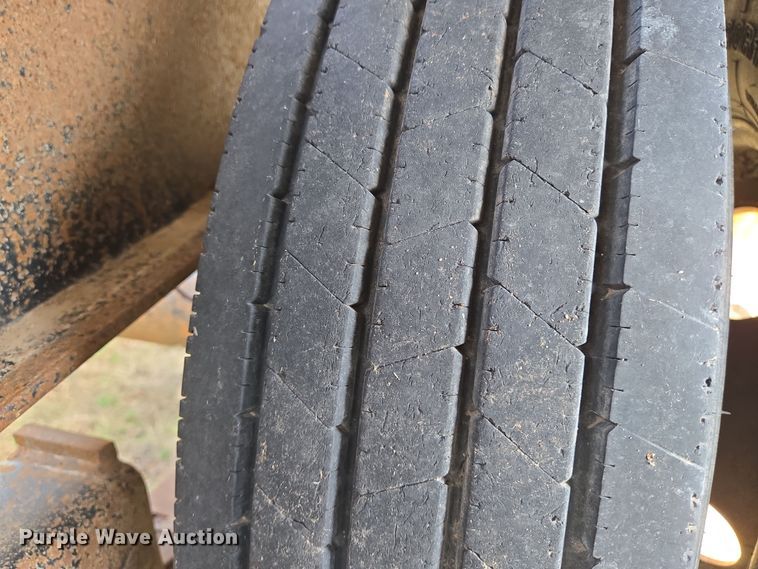 image for item EN8705 2005 LB Trailer equipment trailer