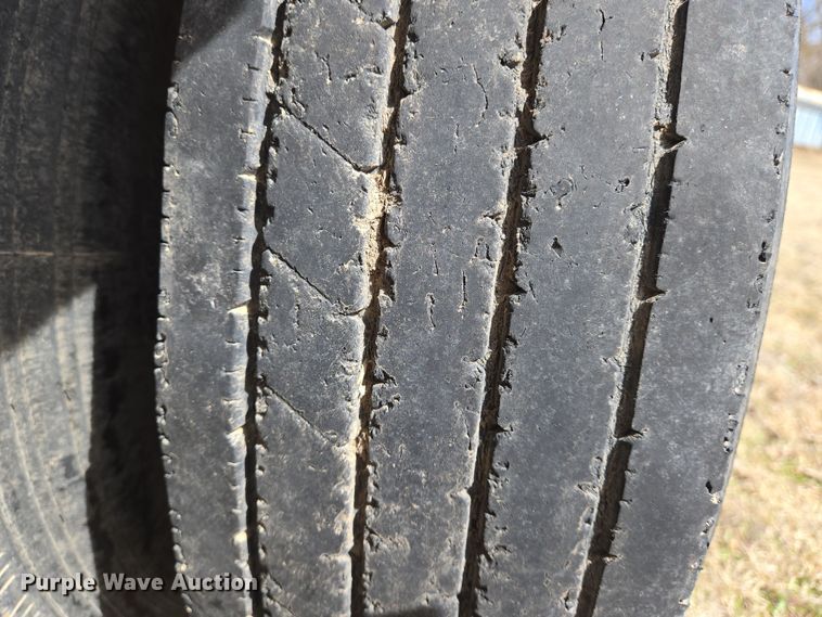 image for item EN8705 2005 LB Trailer equipment trailer