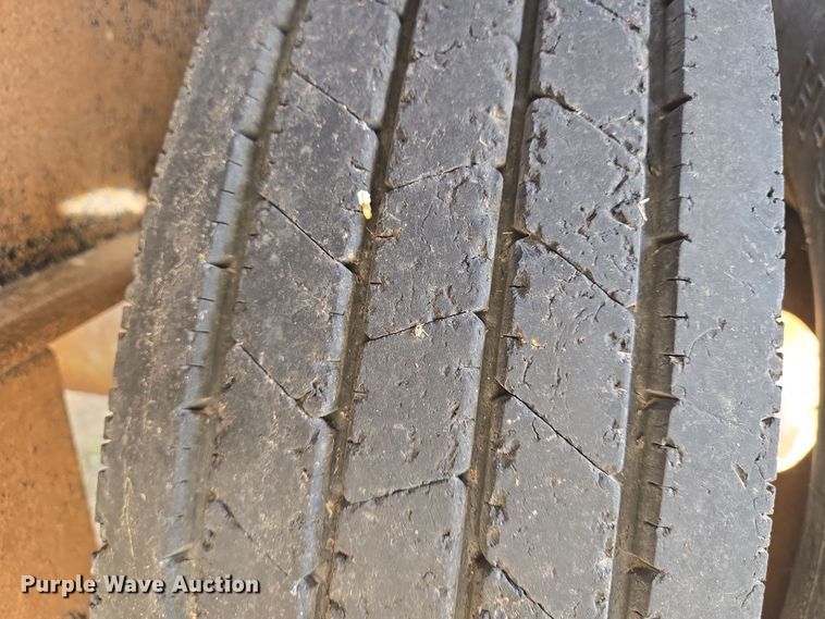 image for item EN8705 2005 LB Trailer equipment trailer