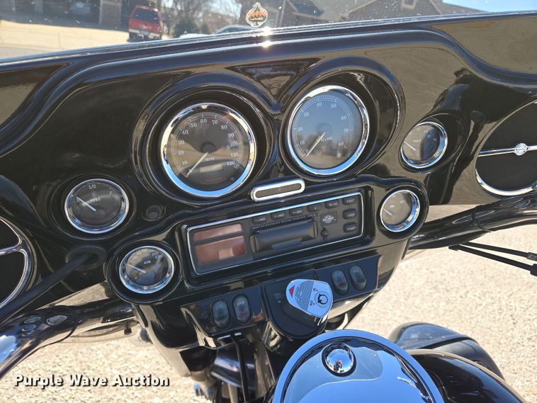 image for item EN8750 2000 Harley Davidson Electra Glide Ultra Classic FLHTCUI motorcycle