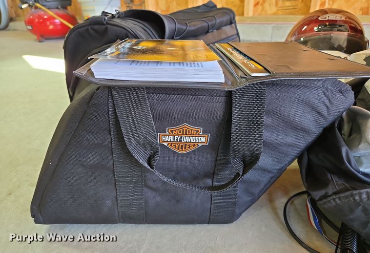 image for item EN8750 2000 Harley Davidson Electra Glide Ultra Classic FLHTCUI motorcycle