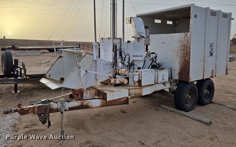 image for item EN8775 1994 Brush Bandit CB90 wood chipper