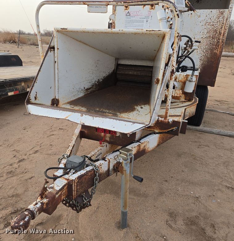 image for item EN8775 1994 Brush Bandit CB90 wood chipper