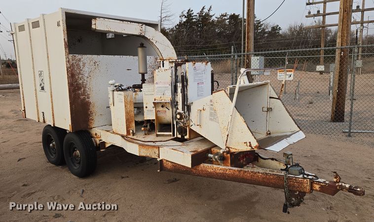 image for item EN8775 1994 Brush Bandit CB90 wood chipper