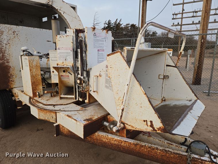 image for item EN8775 1994 Brush Bandit CB90 wood chipper