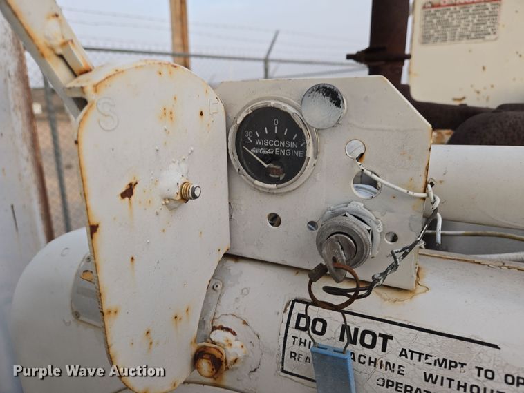 image for item EN8775 1994 Brush Bandit CB90 wood chipper