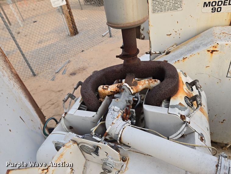 image for item EN8775 1994 Brush Bandit CB90 wood chipper