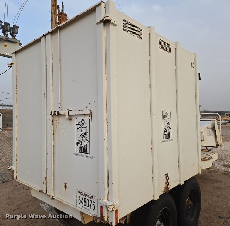 image for item EN8775 1994 Brush Bandit CB90 wood chipper