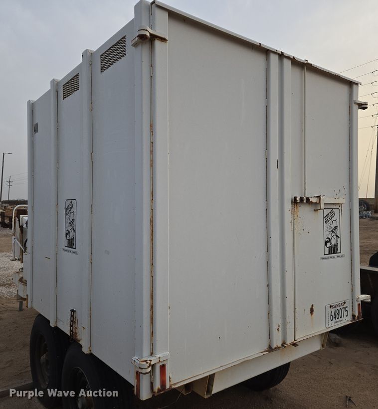 image for item EN8775 1994 Brush Bandit CB90 wood chipper