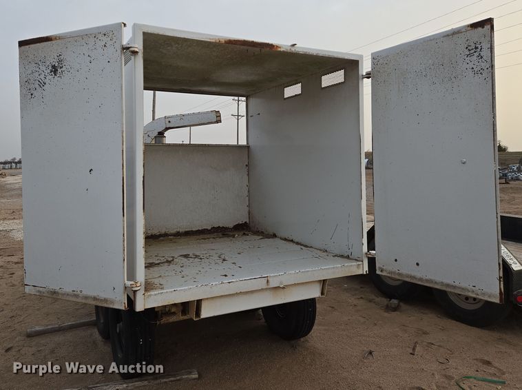 image for item EN8775 1994 Brush Bandit CB90 wood chipper