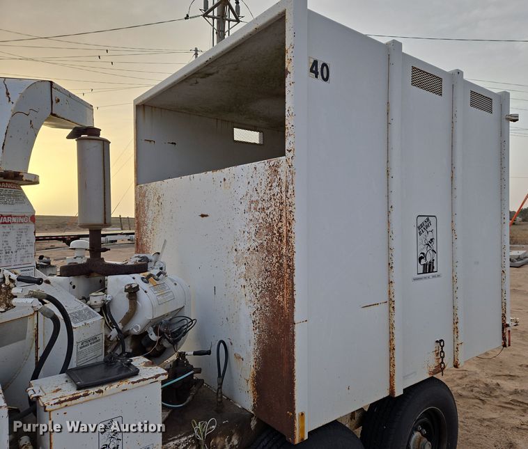 image for item EN8775 1994 Brush Bandit CB90 wood chipper