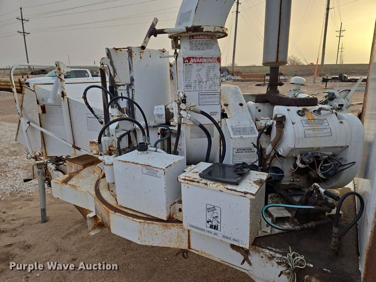 image for item EN8775 1994 Brush Bandit CB90 wood chipper