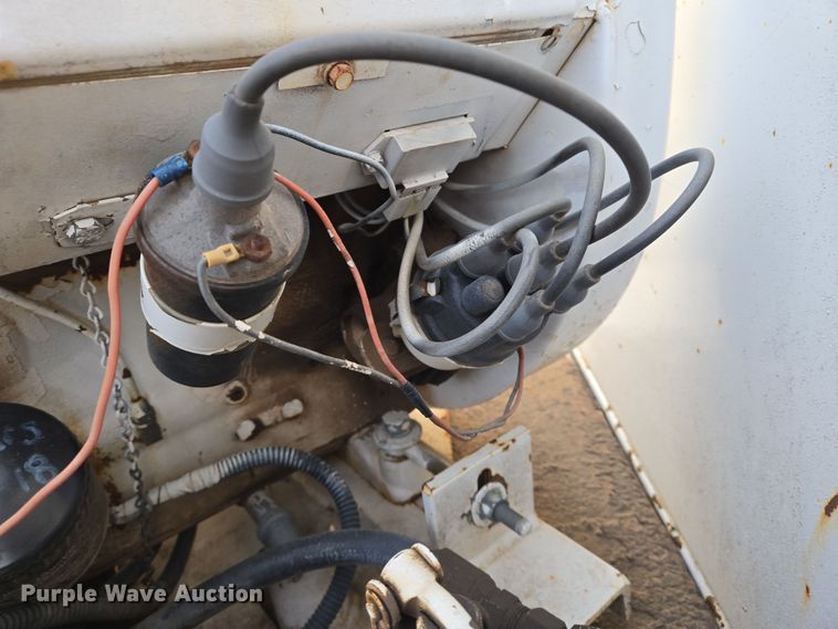 image for item EN8775 1994 Brush Bandit CB90 wood chipper