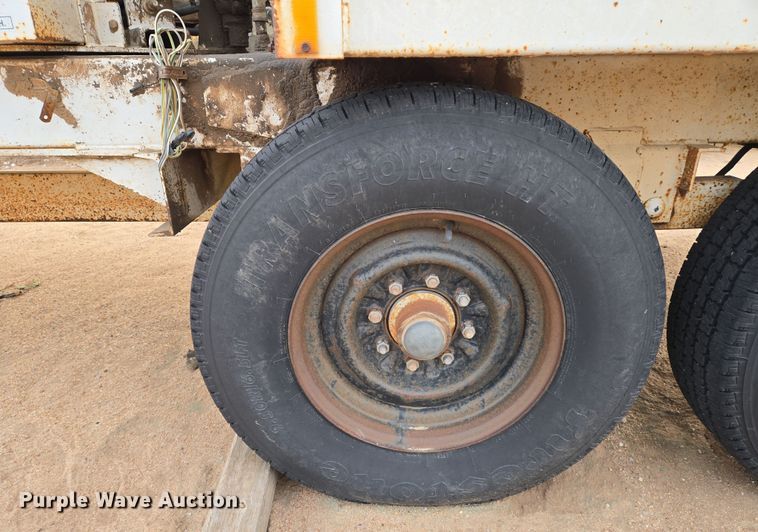 image for item EN8775 1994 Brush Bandit CB90 wood chipper