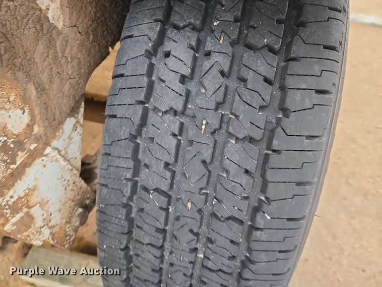 image for item EN8775 1994 Brush Bandit CB90 wood chipper