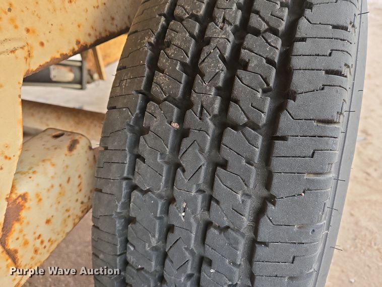 image for item EN8775 1994 Brush Bandit CB90 wood chipper