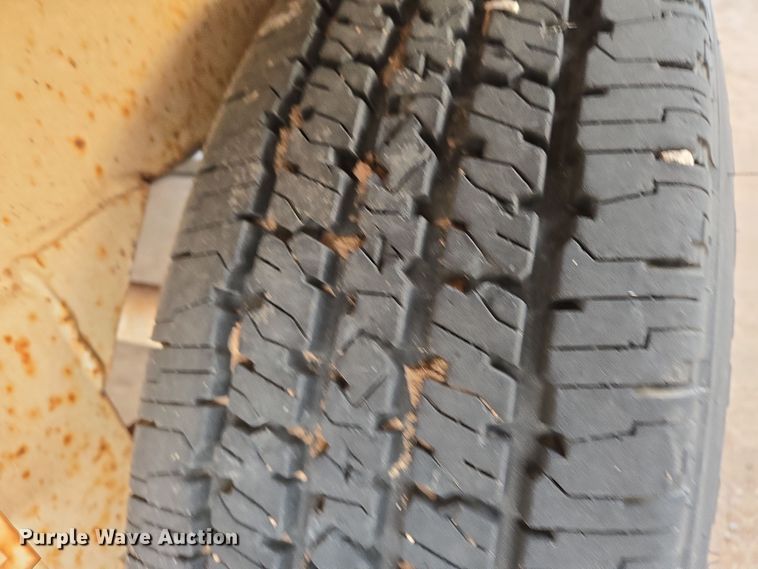 image for item EN8775 1994 Brush Bandit CB90 wood chipper