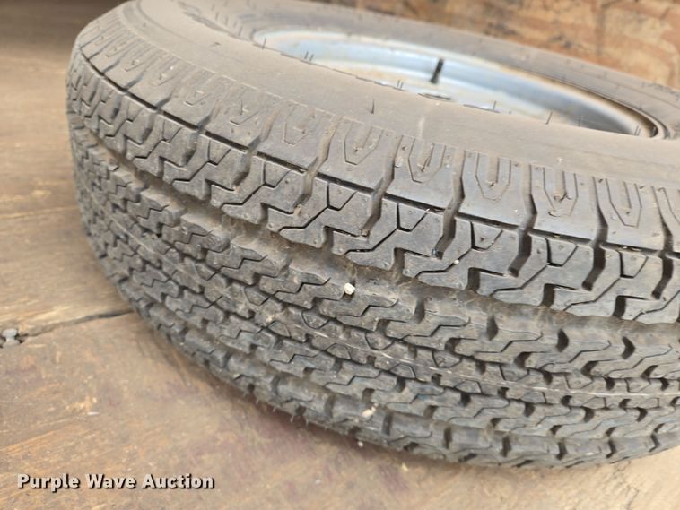 image for item EN8788 2009 Express enclosed cargo trailer