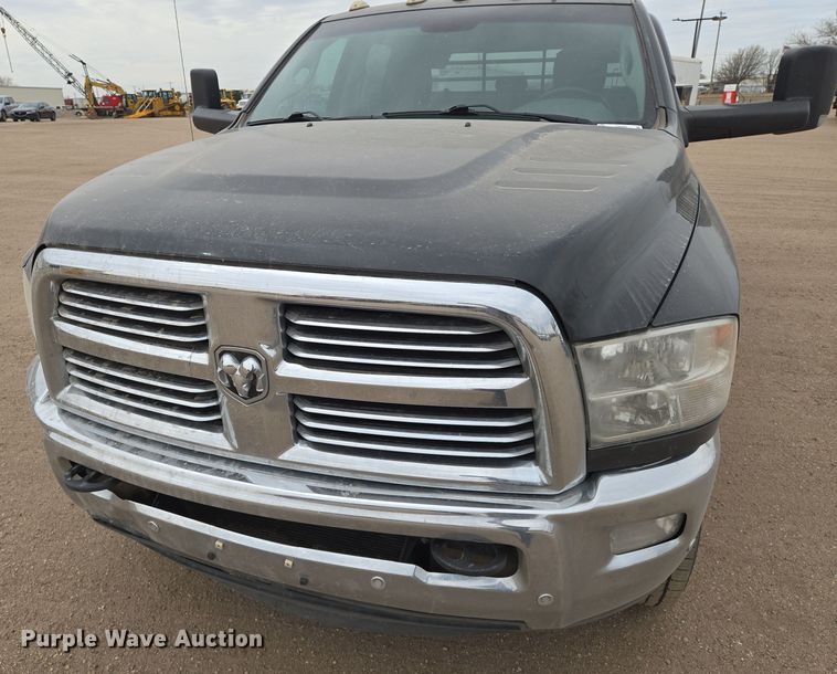 image for item EN8800 2017 Dodge Ram 3500 Crew Cab flatbed pickup truck