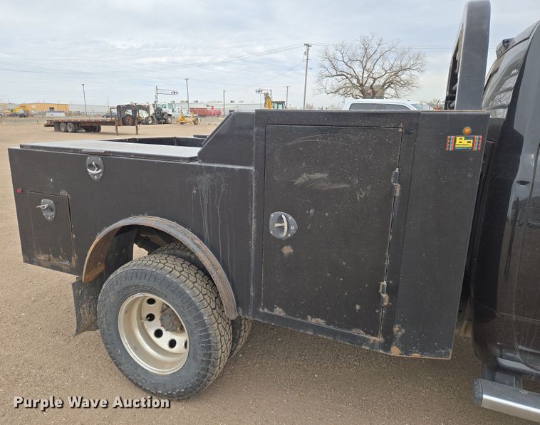 image for item EN8800 2017 Dodge Ram 3500 Crew Cab flatbed pickup truck