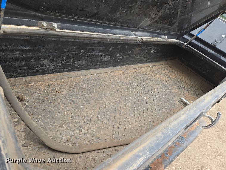 image for item EN8800 2017 Dodge Ram 3500 Crew Cab flatbed pickup truck