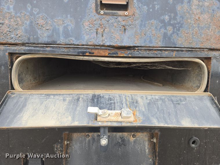 image for item EN8800 2017 Dodge Ram 3500 Crew Cab flatbed pickup truck