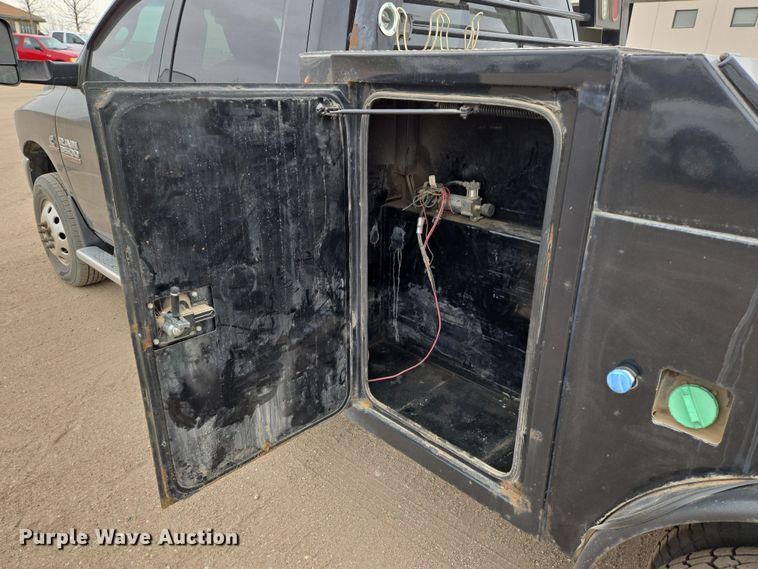 image for item EN8800 2017 Dodge Ram 3500 Crew Cab flatbed pickup truck