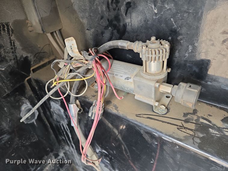 image for item EN8800 2017 Dodge Ram 3500 Crew Cab flatbed pickup truck