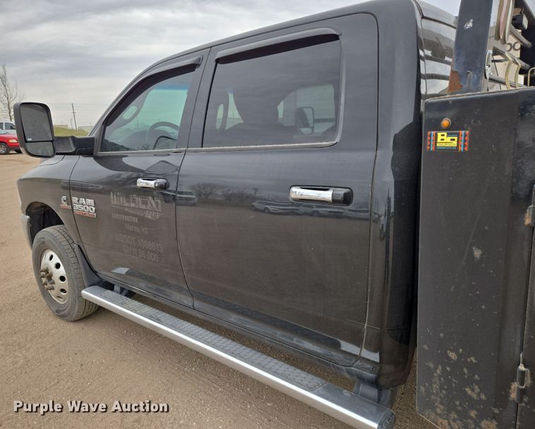 image for item EN8800 2017 Dodge Ram 3500 Crew Cab flatbed pickup truck