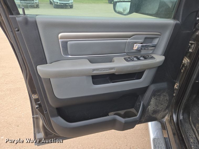 image for item EN8800 2017 Dodge Ram 3500 Crew Cab flatbed pickup truck