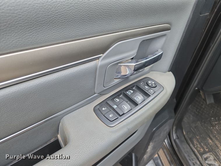 image for item EN8800 2017 Dodge Ram 3500 Crew Cab flatbed pickup truck