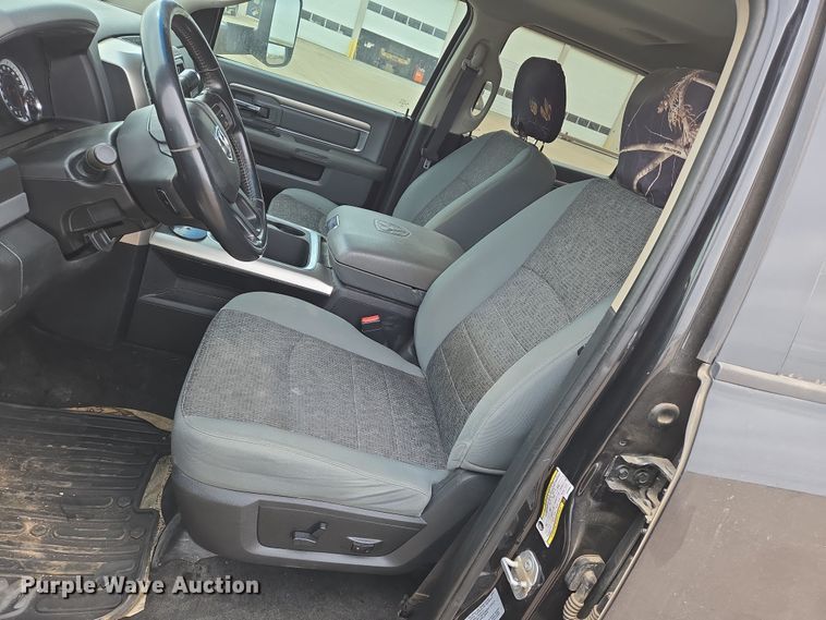 image for item EN8800 2017 Dodge Ram 3500 Crew Cab flatbed pickup truck