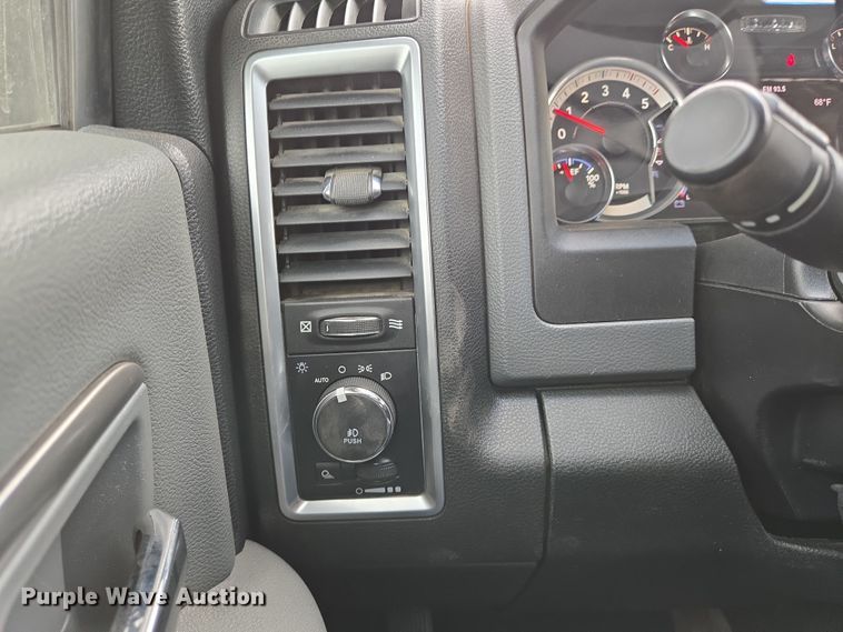 image for item EN8800 2017 Dodge Ram 3500 Crew Cab flatbed pickup truck