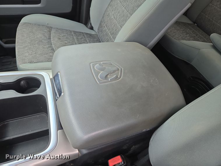 image for item EN8800 2017 Dodge Ram 3500 Crew Cab flatbed pickup truck