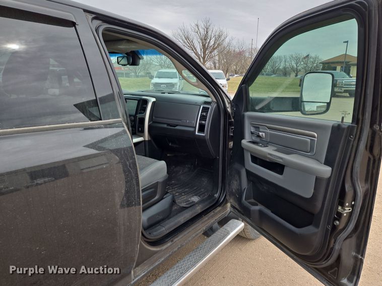 image for item EN8800 2017 Dodge Ram 3500 Crew Cab flatbed pickup truck