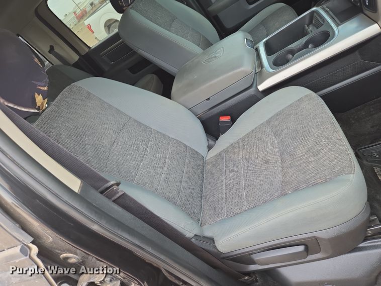 image for item EN8800 2017 Dodge Ram 3500 Crew Cab flatbed pickup truck