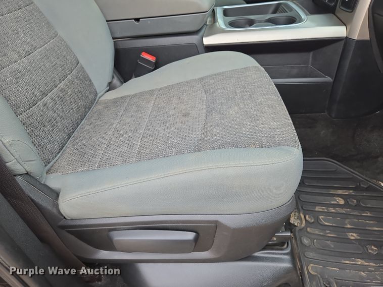 image for item EN8800 2017 Dodge Ram 3500 Crew Cab flatbed pickup truck