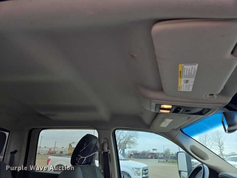 image for item EN8800 2017 Dodge Ram 3500 Crew Cab flatbed pickup truck