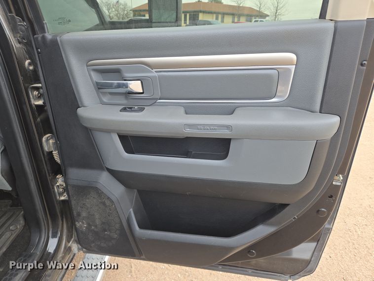 image for item EN8800 2017 Dodge Ram 3500 Crew Cab flatbed pickup truck