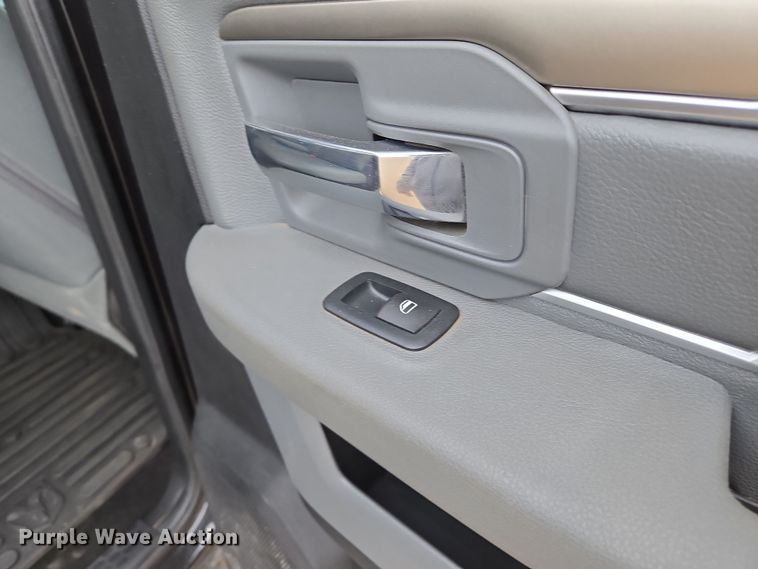 image for item EN8800 2017 Dodge Ram 3500 Crew Cab flatbed pickup truck